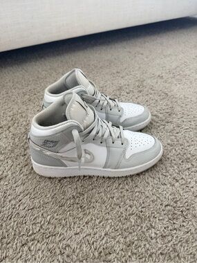 Nike Air Jordan 1 Mid SE Gs